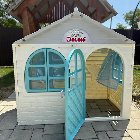 Friendly House